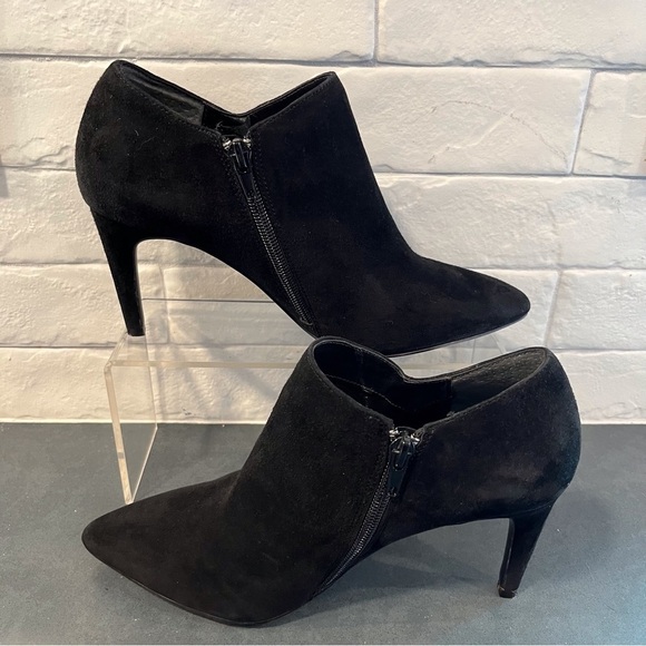 Charles by Charles David sz 7 black suede pointy toe heeled ankle booties - Picture 3 of 11